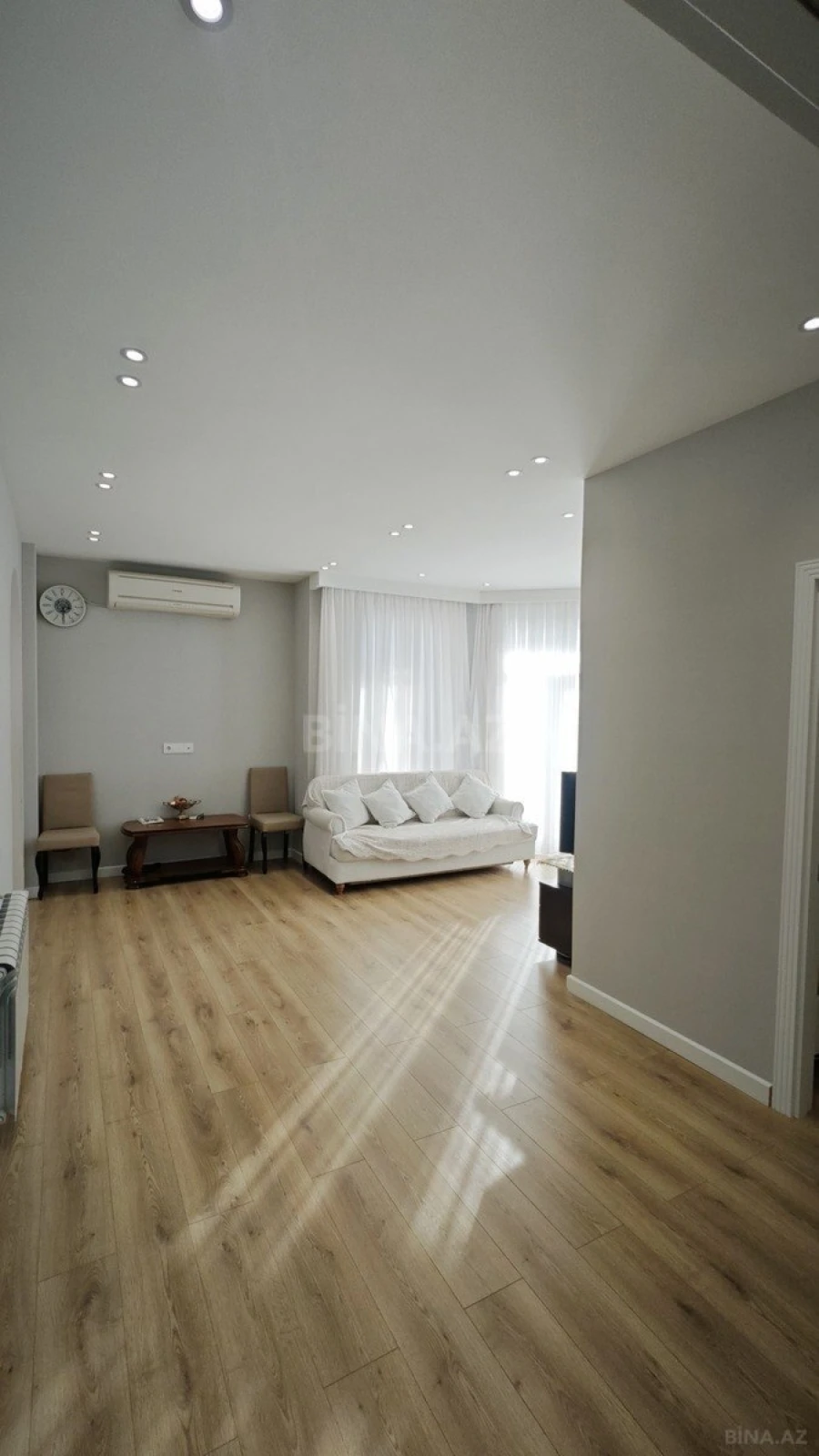 Satılır 4 otaqlı mənzil 100 m²