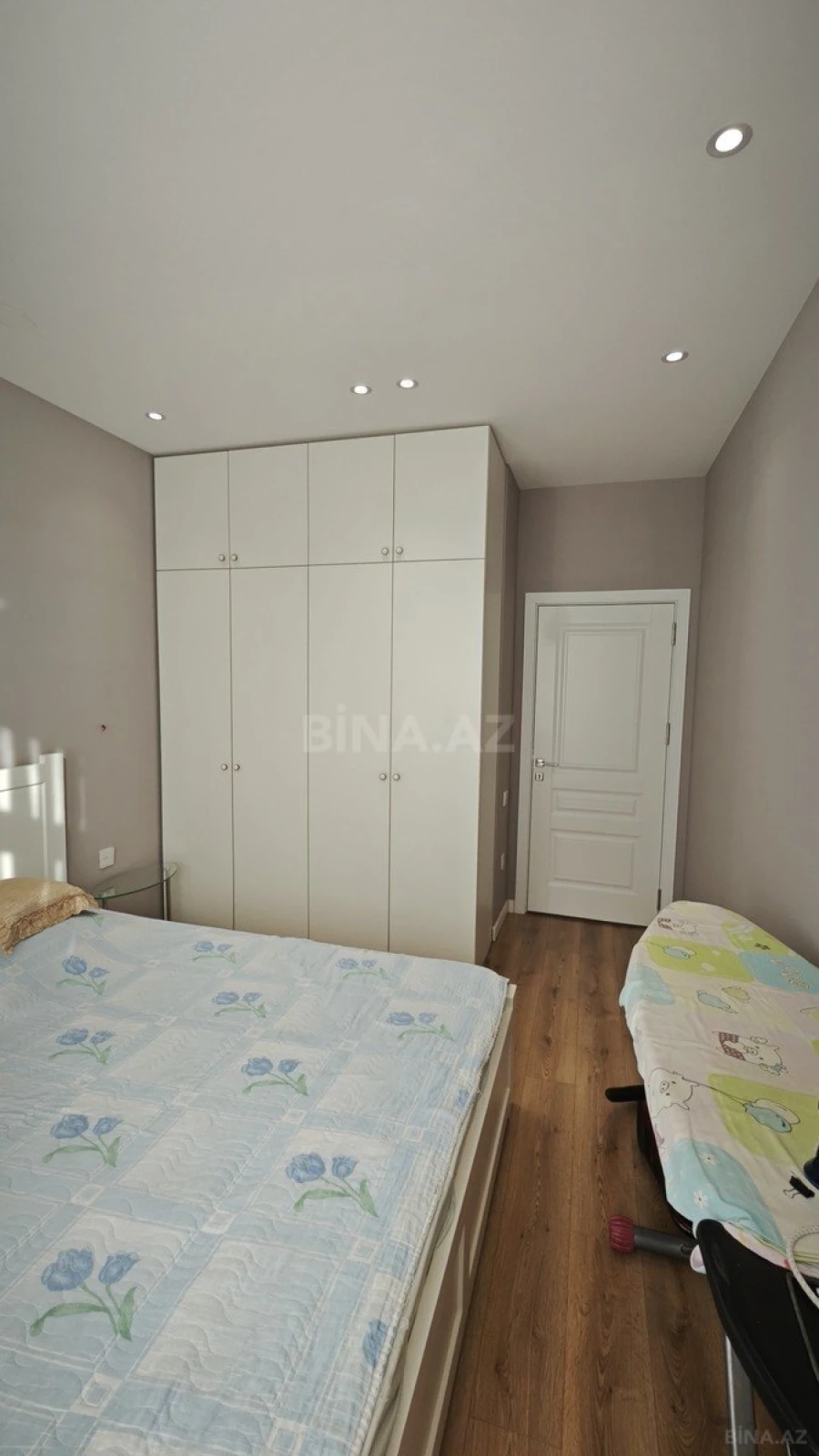 Satılır 4 otaqlı mənzil 100 m²