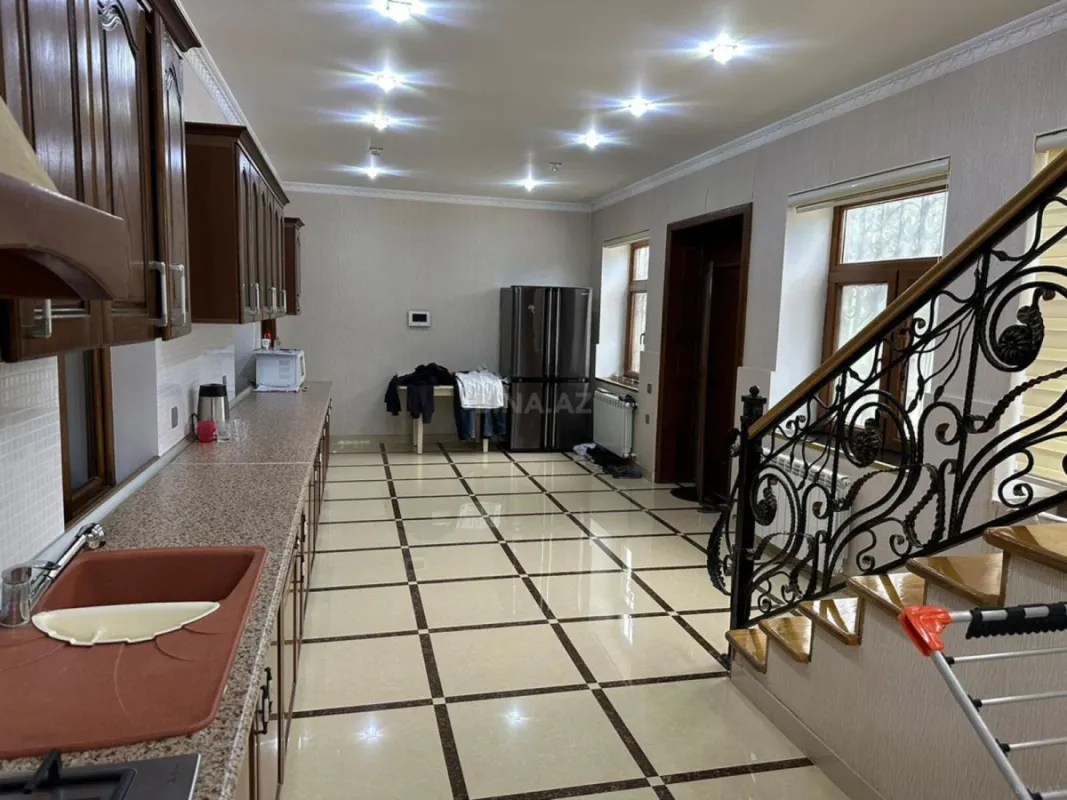 Kirayə verilir 5 otaqlı həyət evi 200 m²