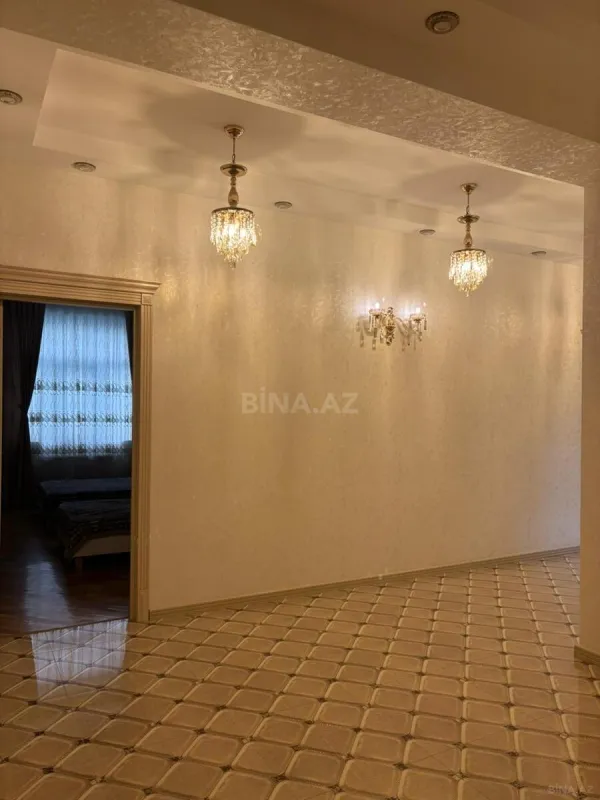 Kirayə verilir 3 otaqlı mənzil 129 m²
