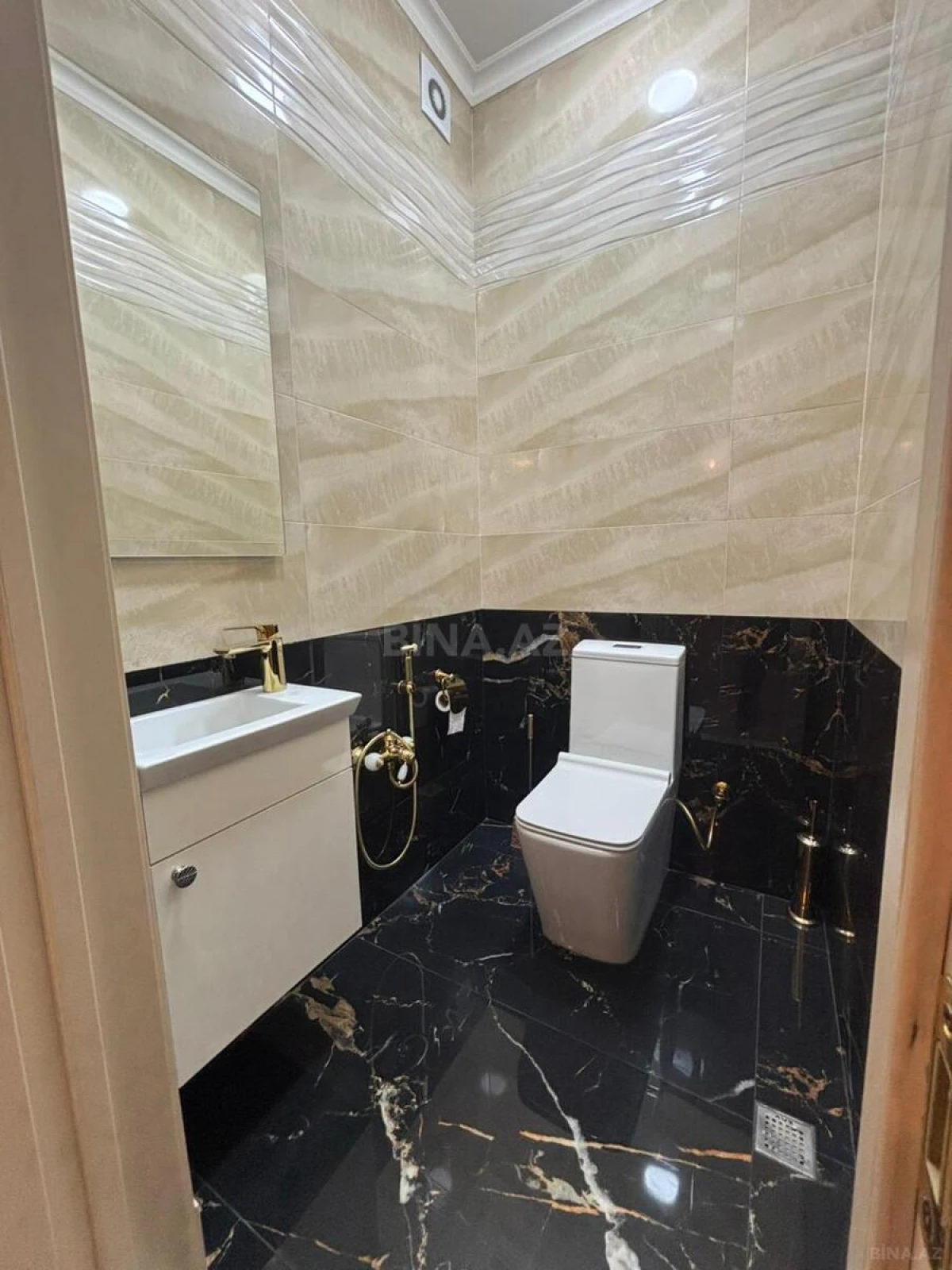 Kirayə verilir 3 otaqlı mənzil 129 m²