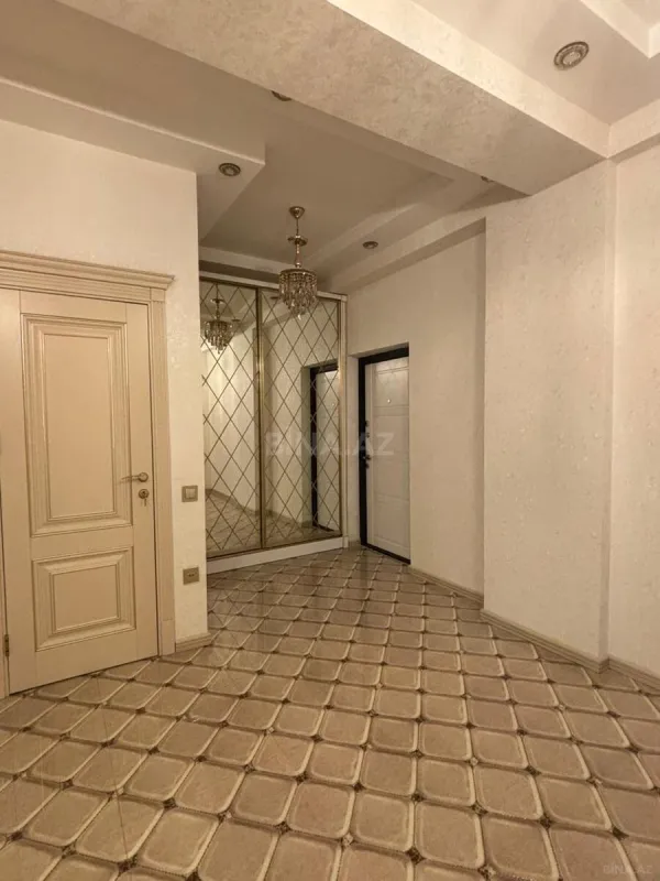 Kirayə verilir 3 otaqlı mənzil 129 m²