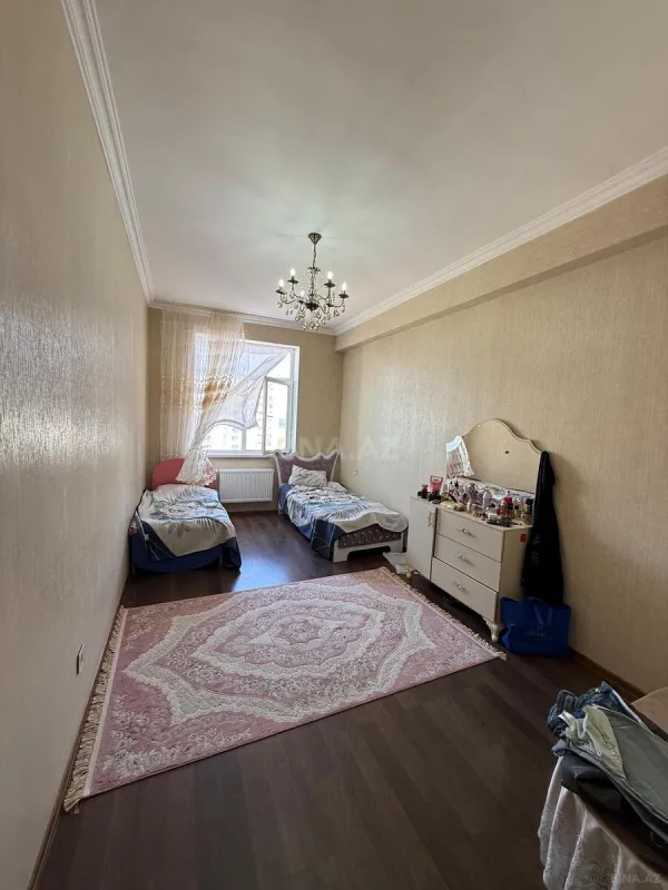 Kirayə verilir 4 otaqlı mənzil 114 m²