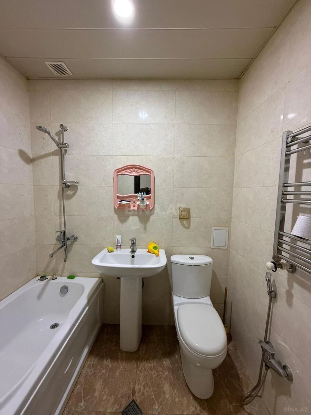 Kirayə verilir 4 otaqlı mənzil 114 m²