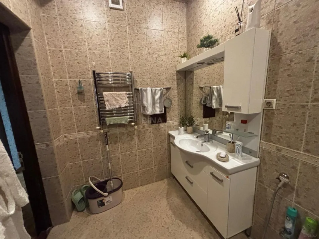 Satılır 3 otaqlı mənzil 138 m²