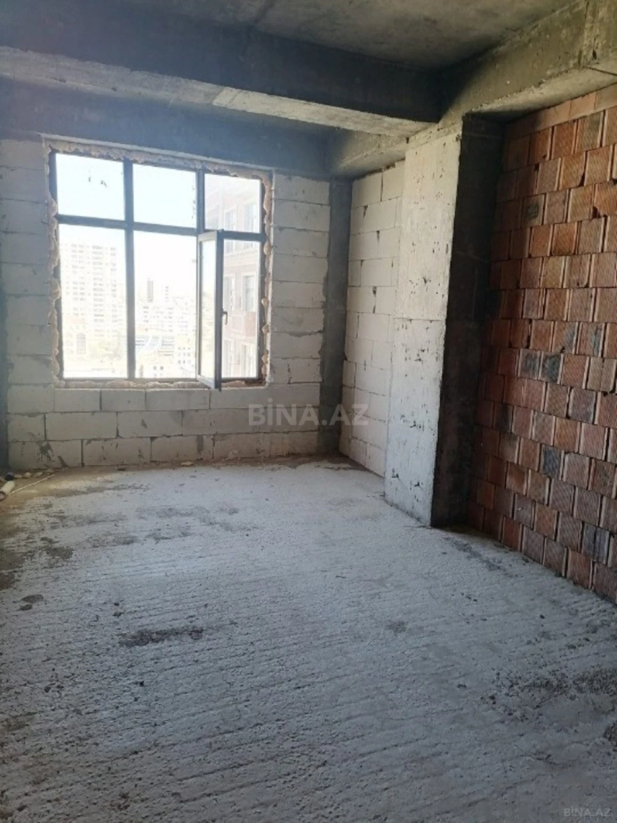 Satılır 3 otaqlı mənzil 137 m²