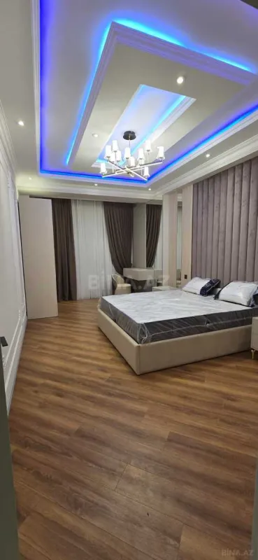 Satılır 3 otaqlı mənzil 142 m²