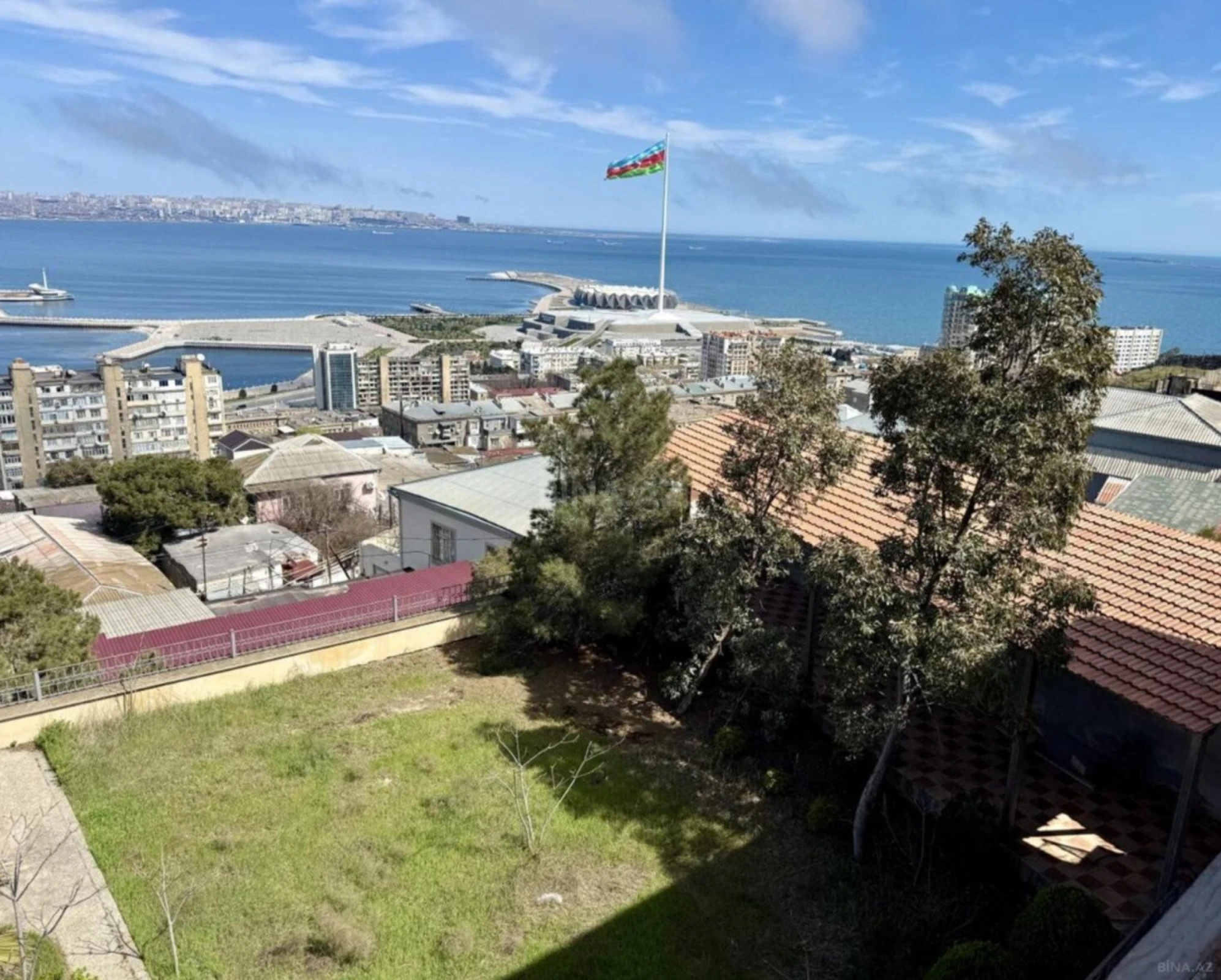 Satılır 9 otaqlı həyət evi 799 m²