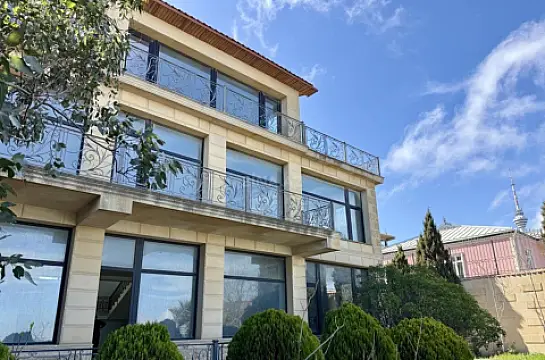 Satılır 9 otaqlı həyət evi 799 m² — Bakı, Bayıl 9 otaq 799.00 m²