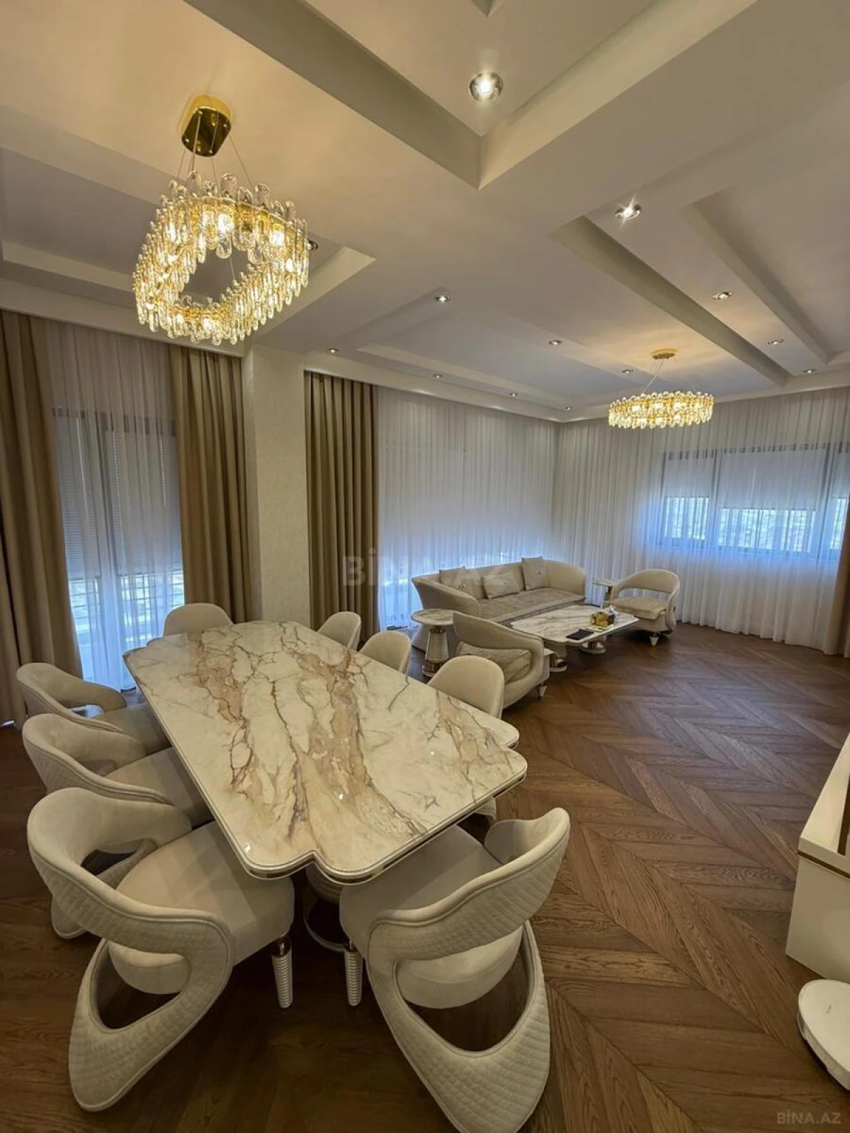 Satılır 4 otaqlı mənzil 154 m²