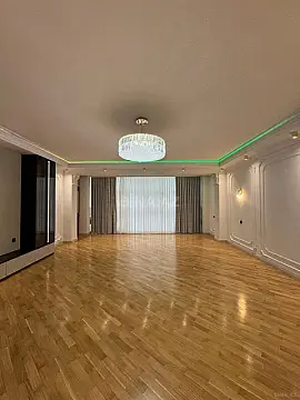Satılır 4 otaqlı mənzil 240 m²