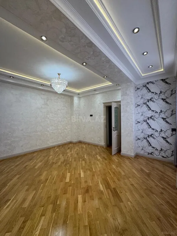 Satılır 4 otaqlı mənzil 240 m²
