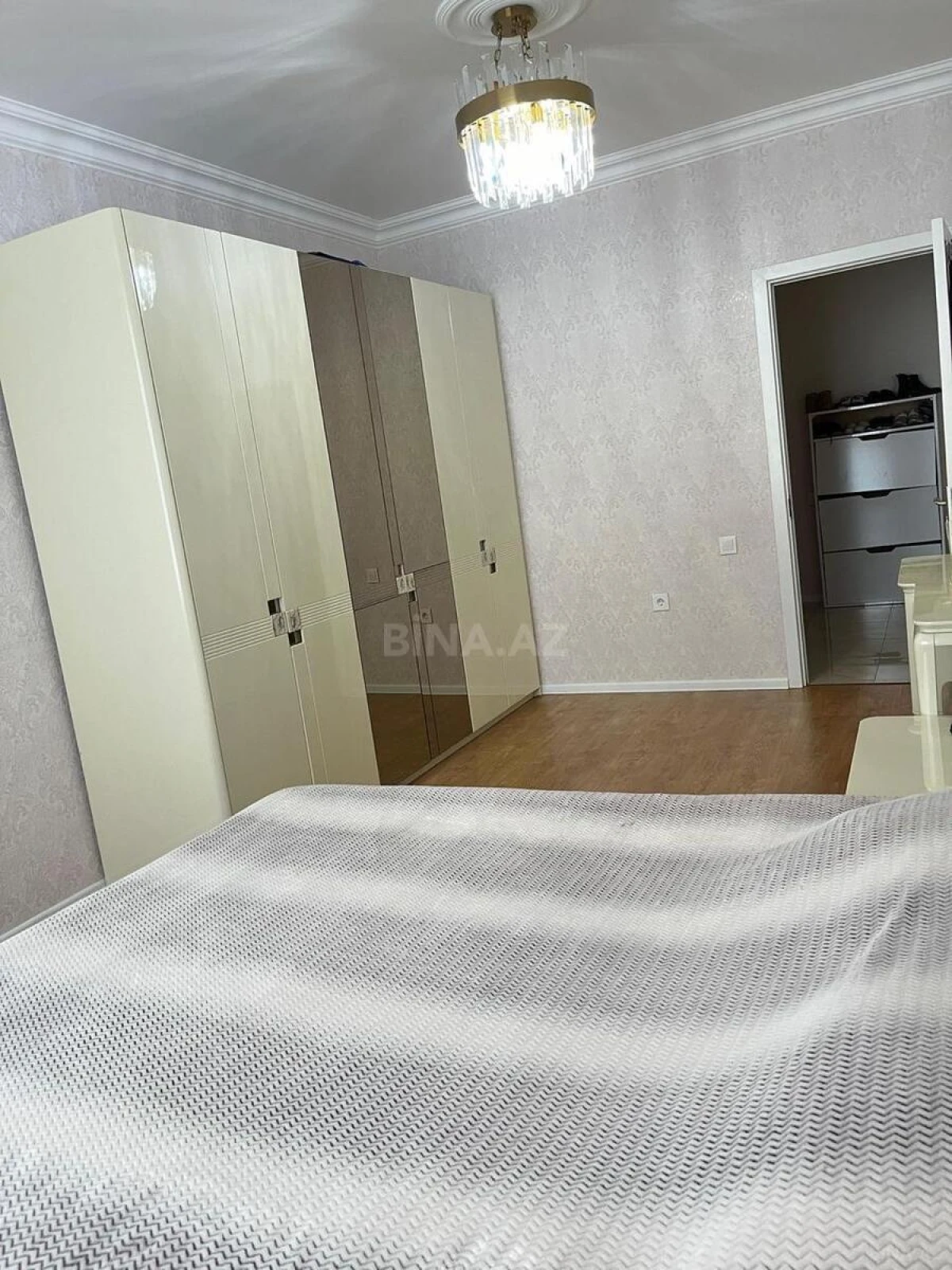 Kirayə verilir 3 otaqlı mənzil 129 m²