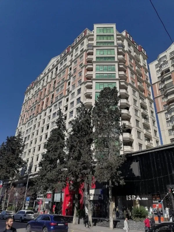 Satılır 3 otaqlı mənzil 136.6 m²