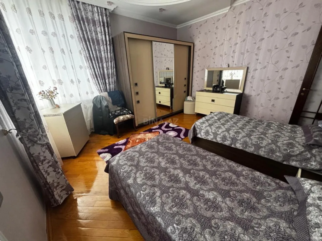 Satılır 3 otaqlı mənzil 140 m²