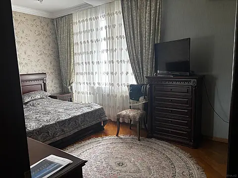 Satılır 3 otaqlı mənzil 140 m²