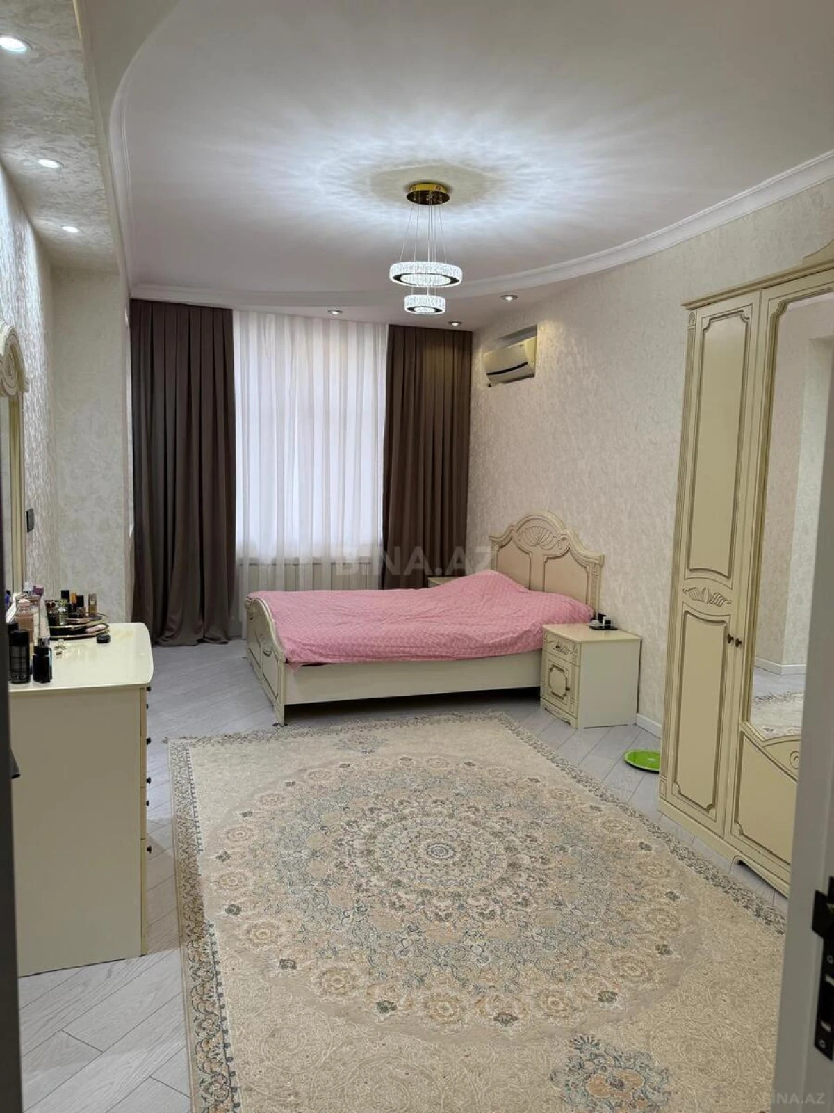 Satılır 4 otaqlı mənzil 128 m²