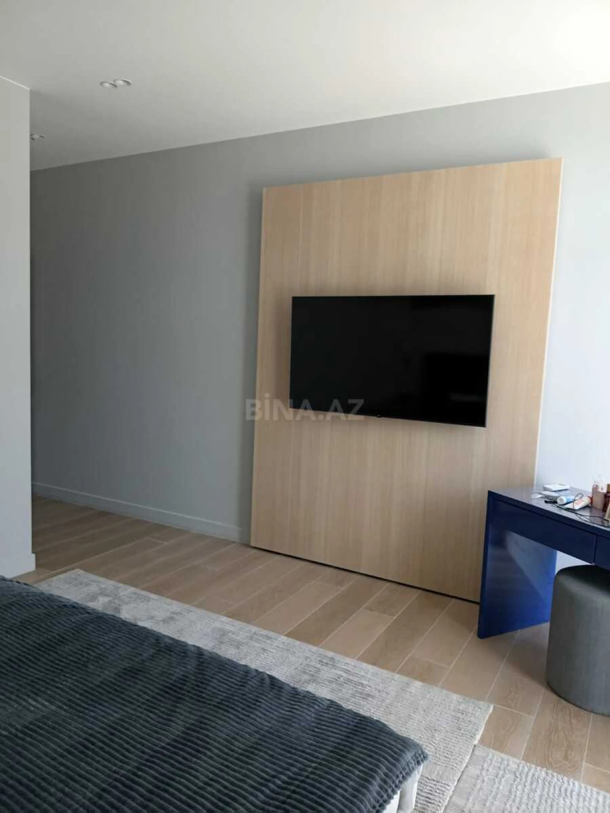 Kirayə verilir 2 otaqlı mənzil 103 m²