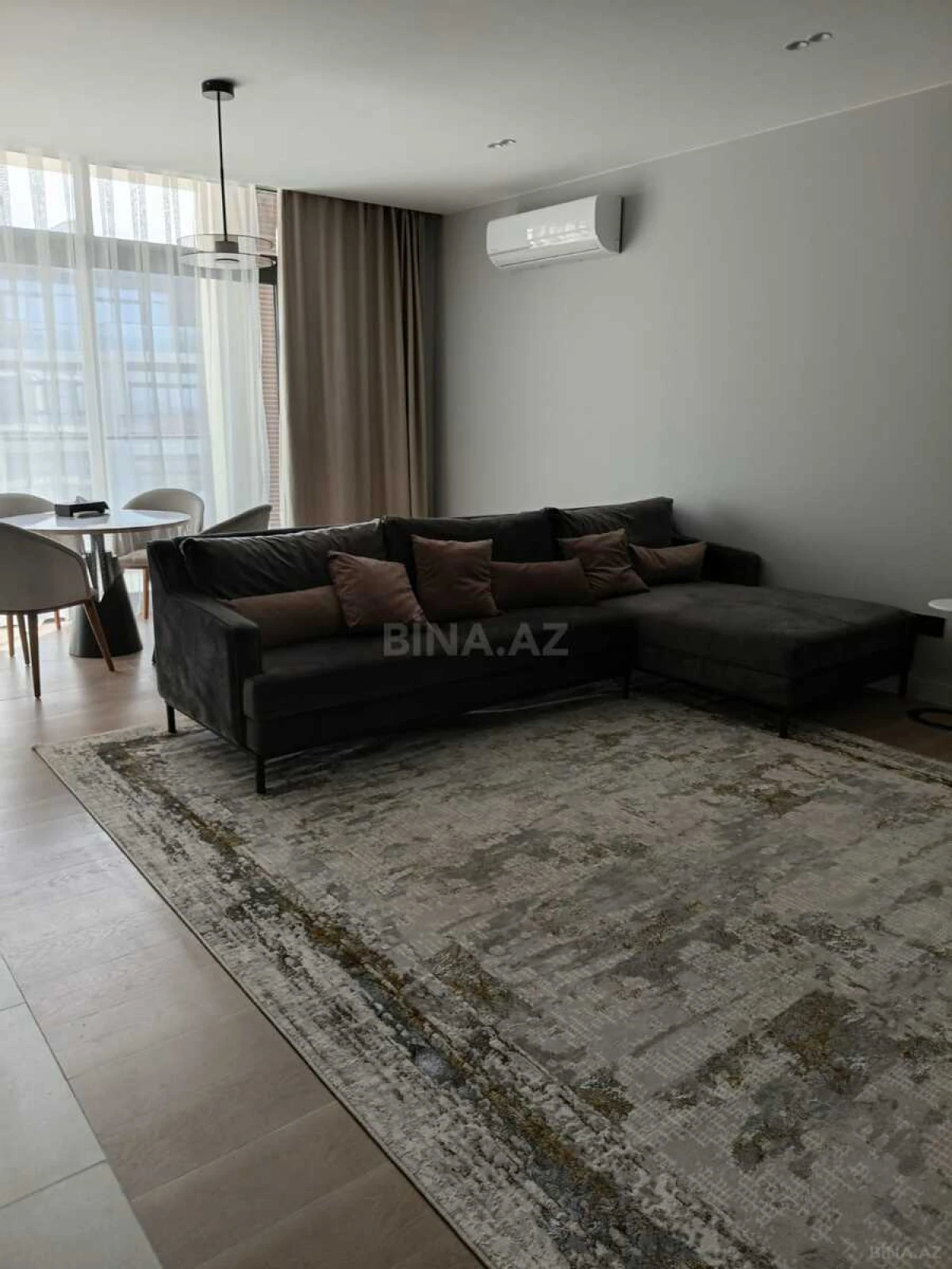 Kirayə verilir 2 otaqlı mənzil 103 m²