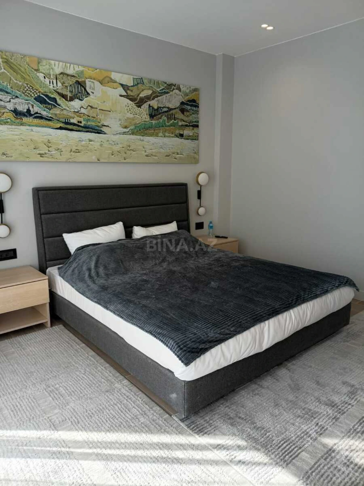 Kirayə verilir 2 otaqlı mənzil 103 m²