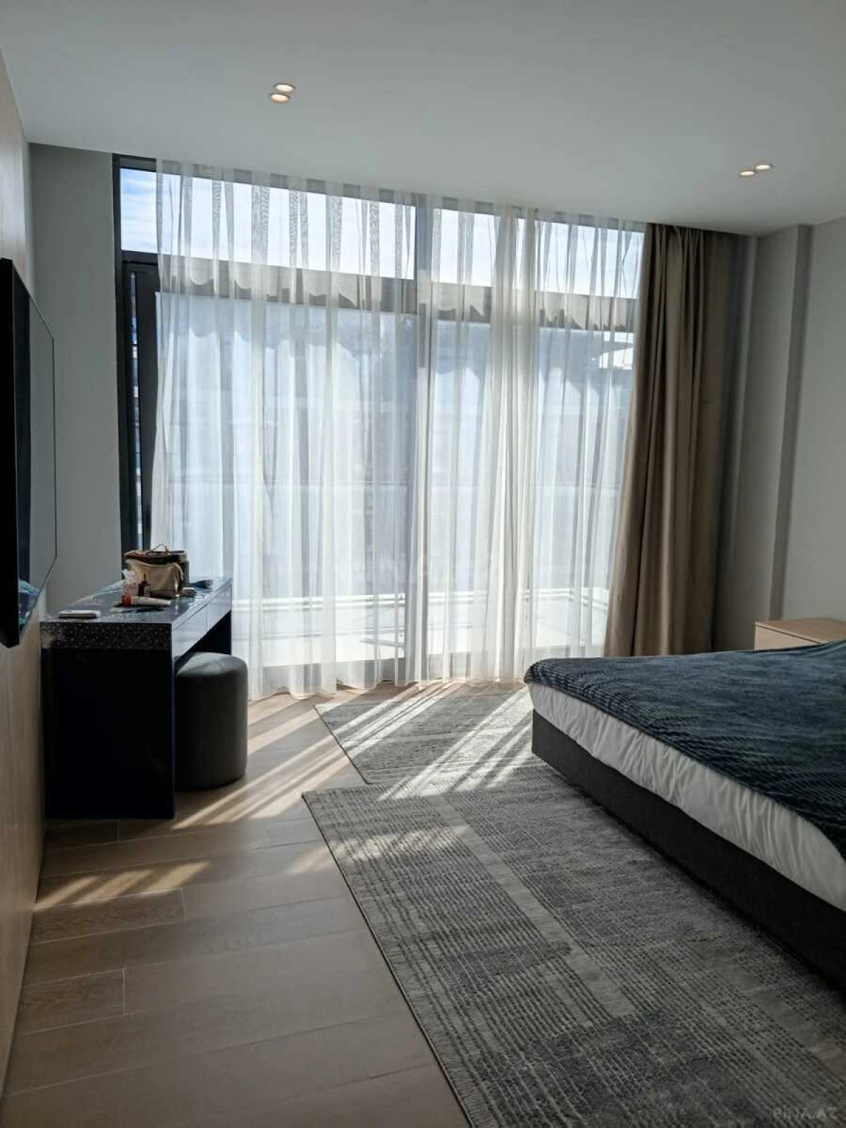 Kirayə verilir 2 otaqlı mənzil 103 m²