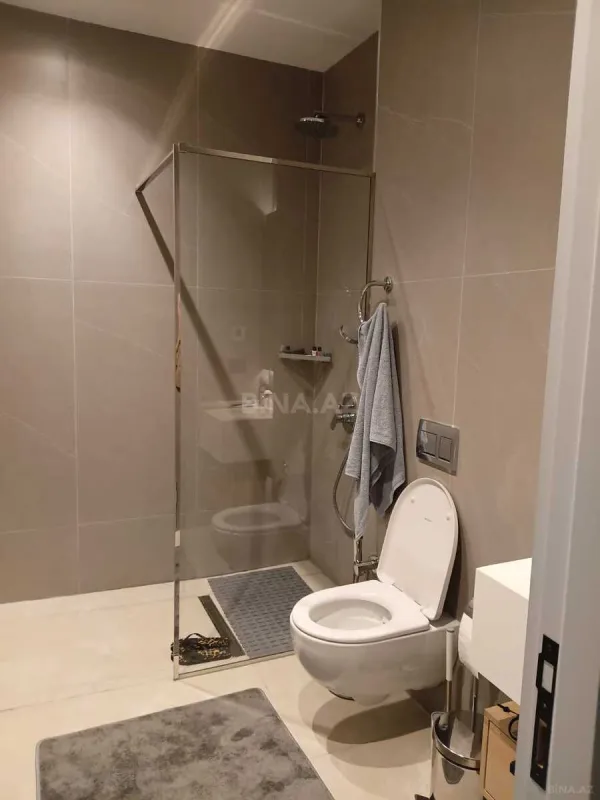 Kirayə verilir 2 otaqlı mənzil 103 m²