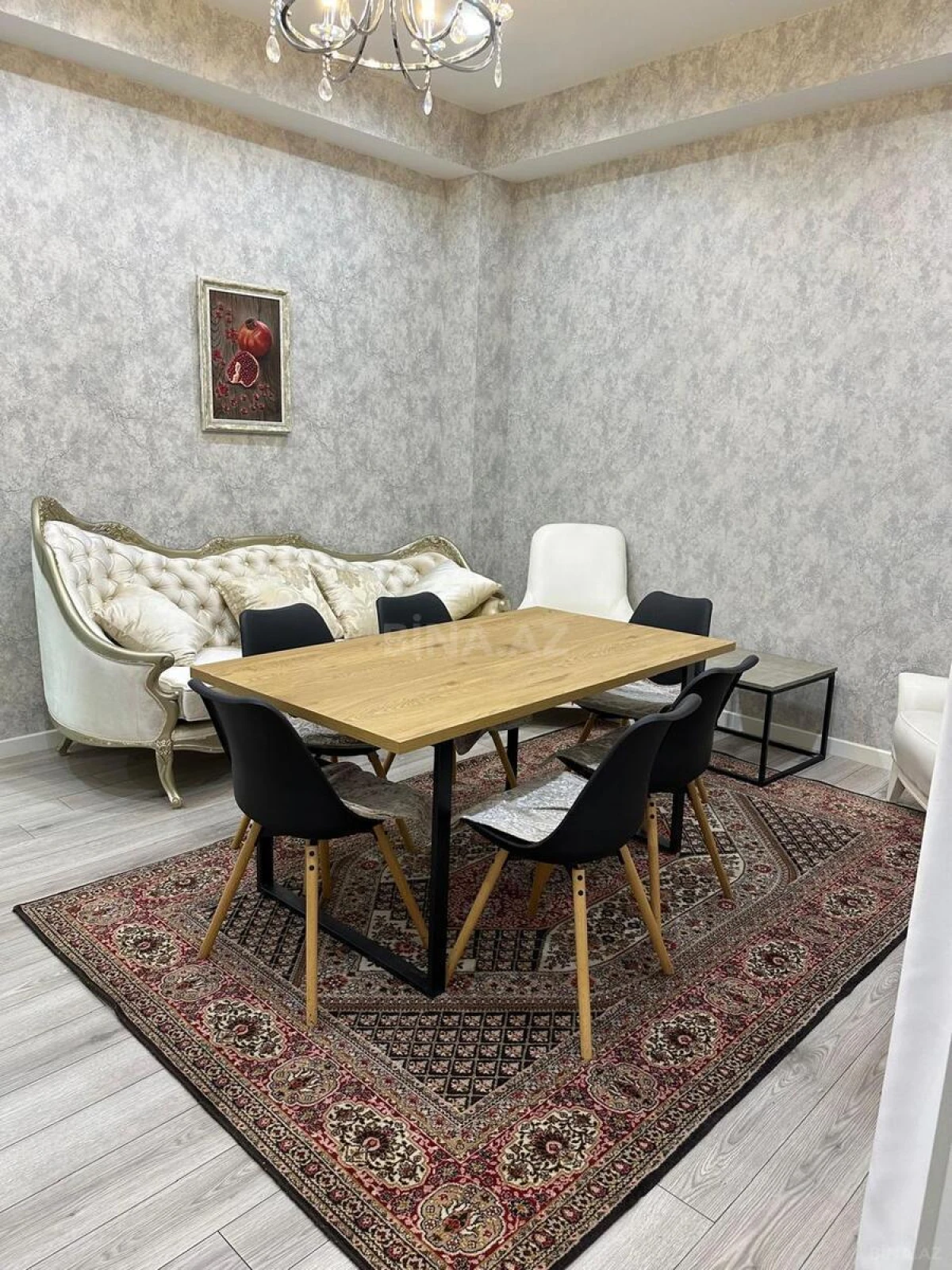 Kirayə verilir 4 otaqlı mənzil 142 m²
