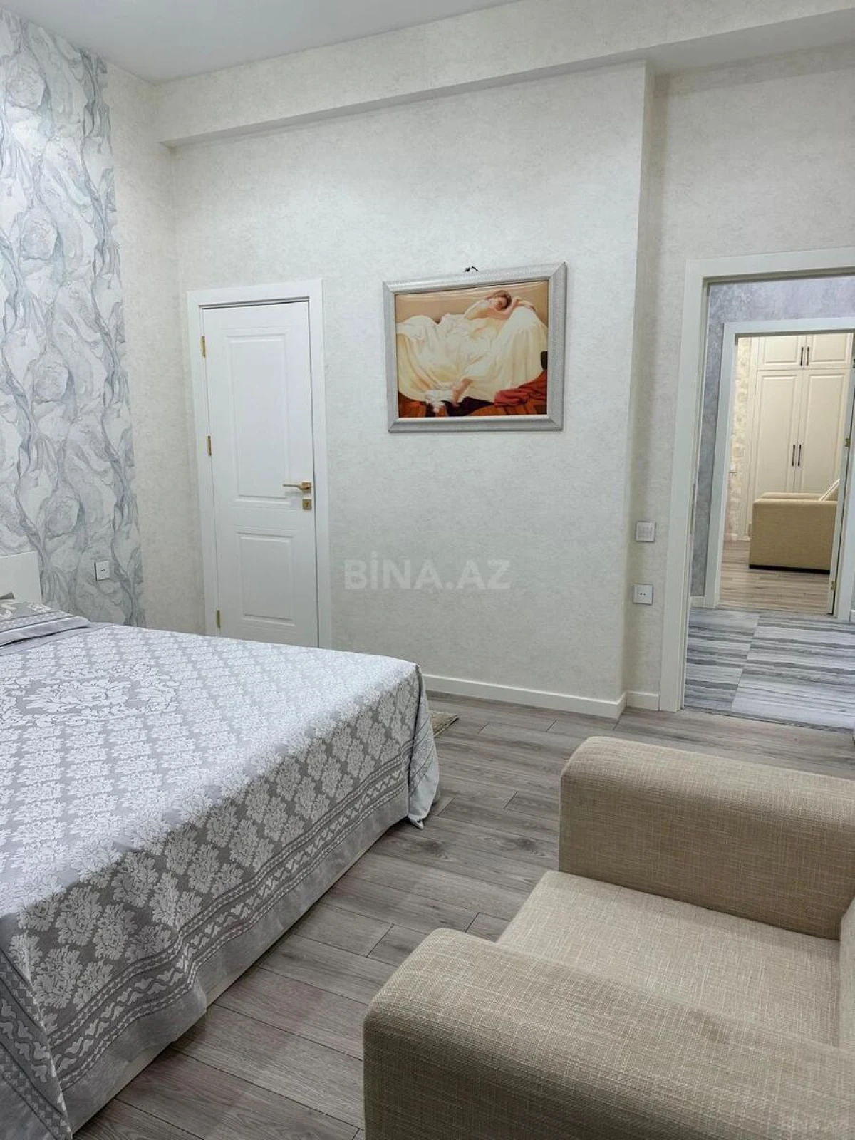 Kirayə verilir 4 otaqlı mənzil 142 m²