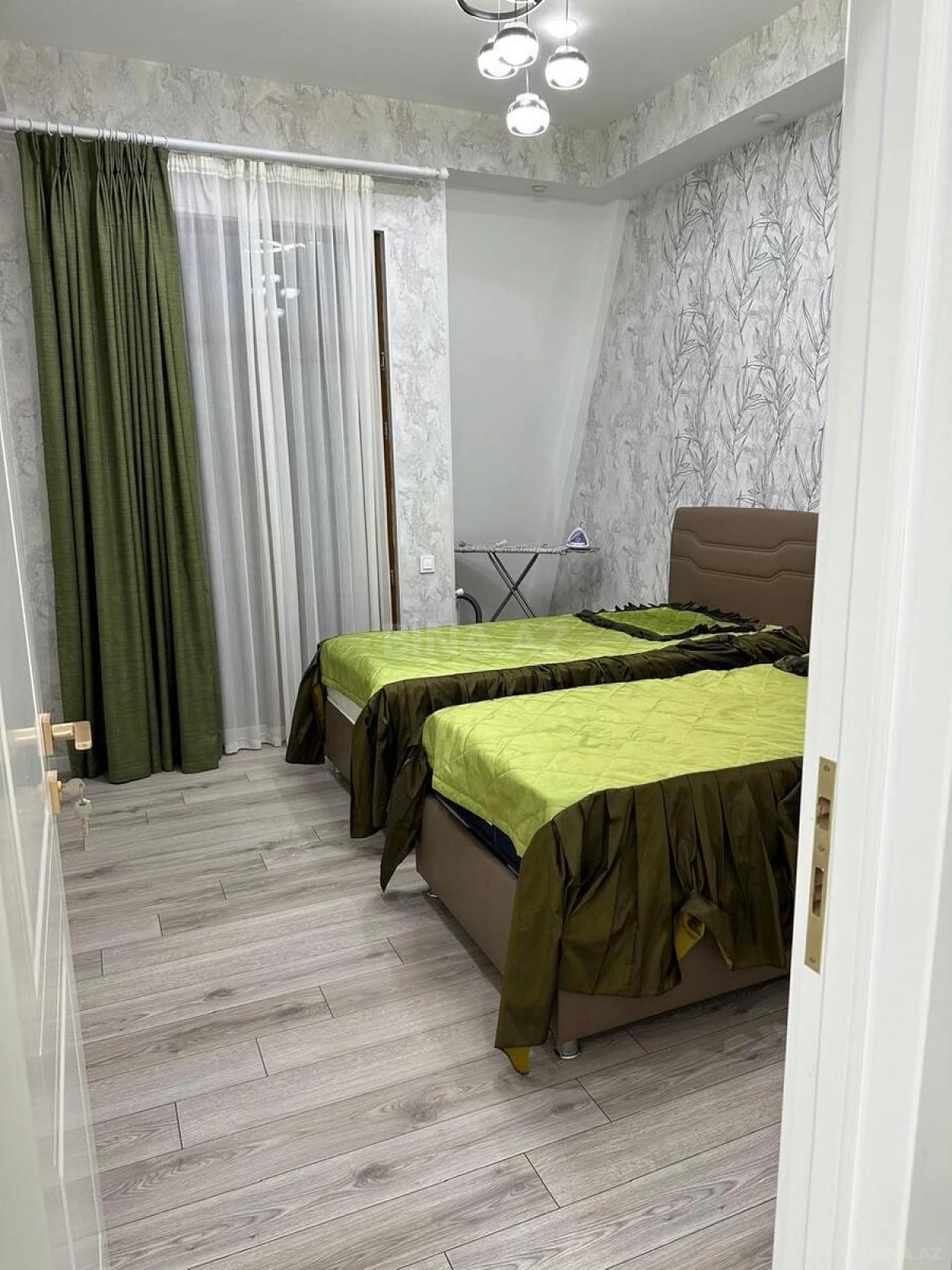 Kirayə verilir 4 otaqlı mənzil 142 m²