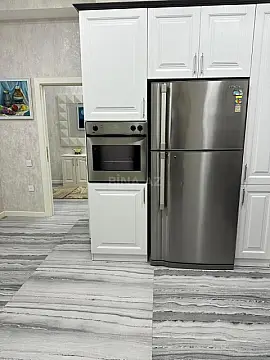 Kirayə verilir 4 otaqlı mənzil 142 m²