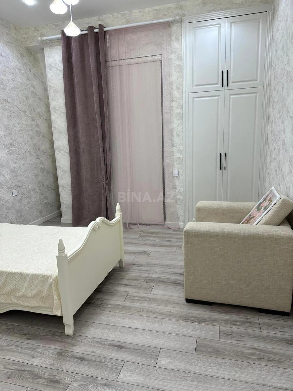 Kirayə verilir 4 otaqlı mənzil 142 m²