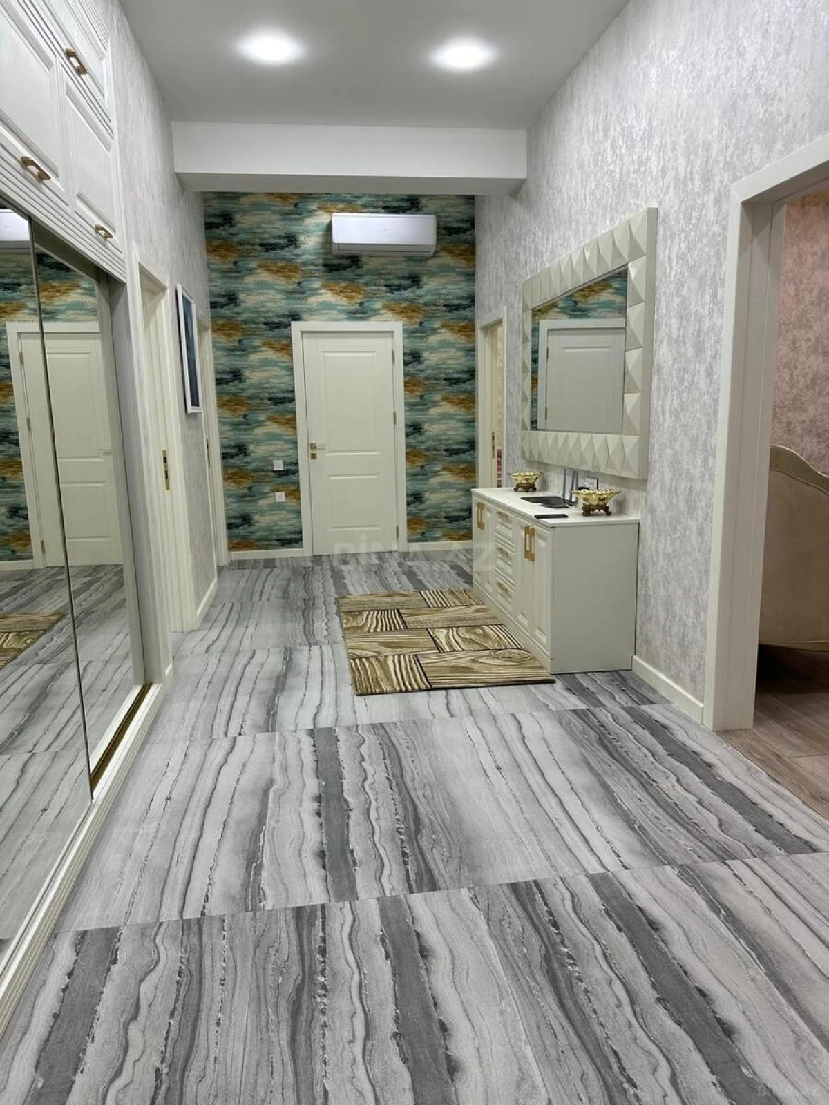 Kirayə verilir 4 otaqlı mənzil 142 m²