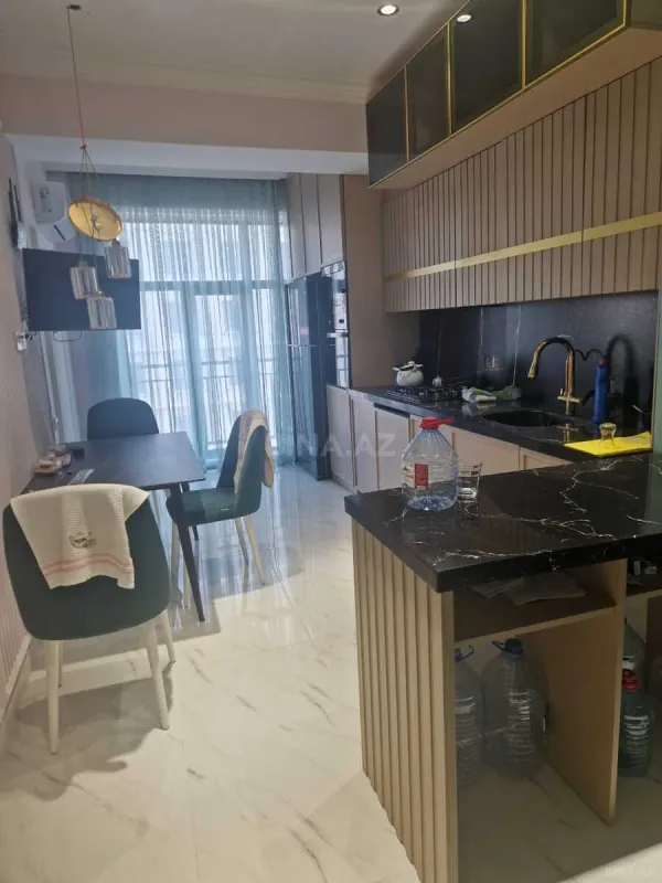 Kirayə verilir 2 otaqlı mənzil 112 m²