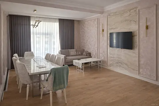 Kirayə verilir 2 otaqlı mənzil 112 m²