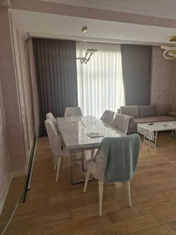 Kirayə verilir 2 otaqlı mənzil 112 m²