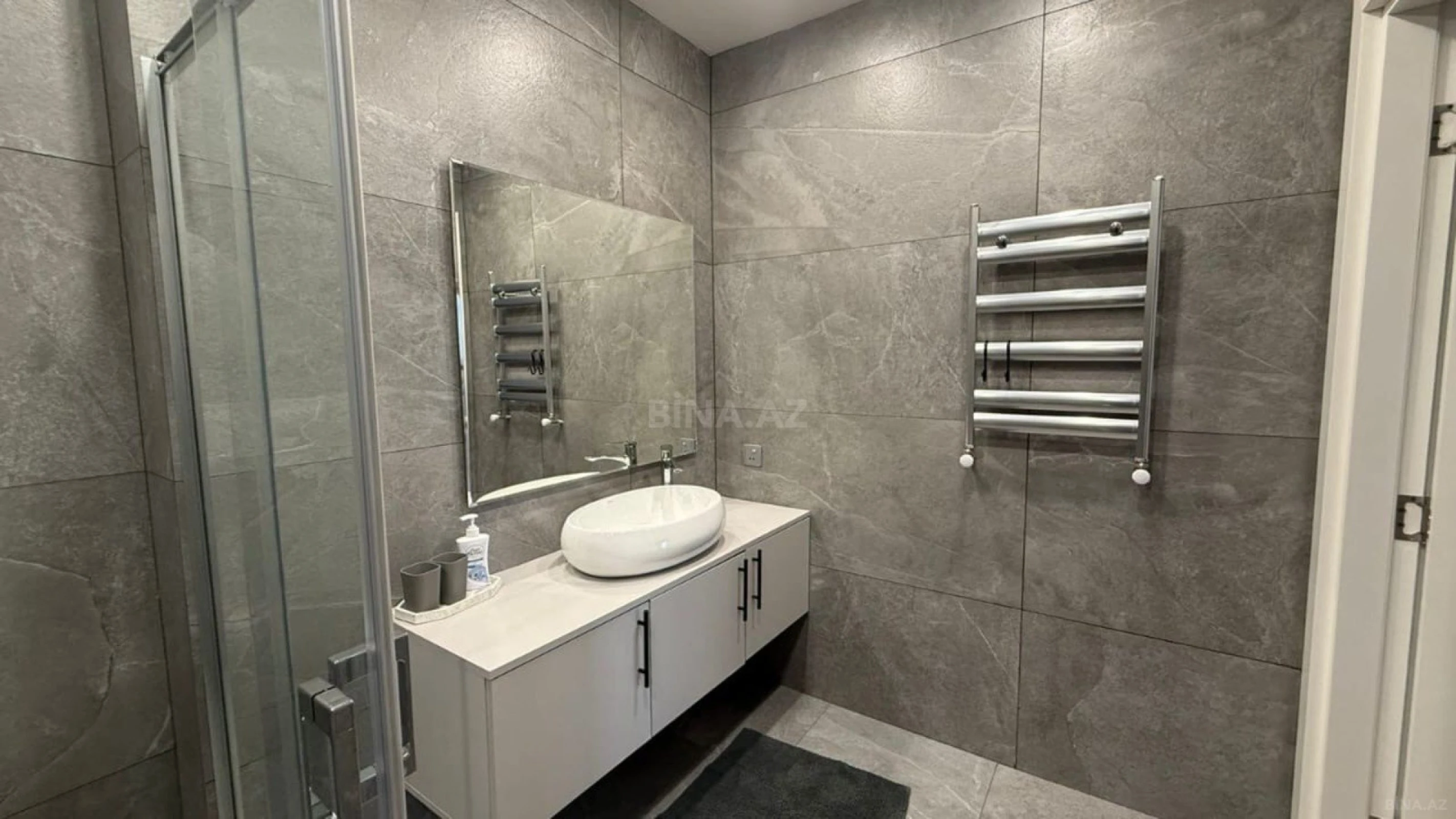 Kirayə verilir 4 otaqlı mənzil 148 m²