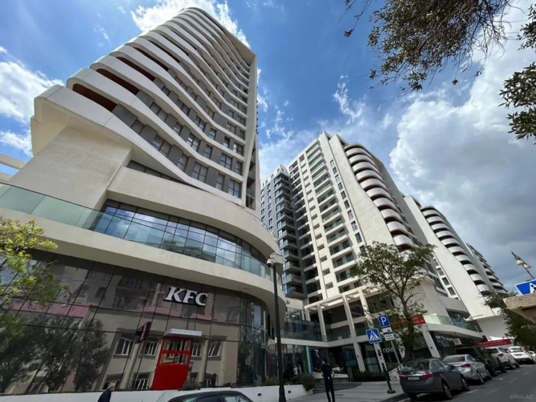 Kirayə verilir 4 otaqlı mənzil 148 m²