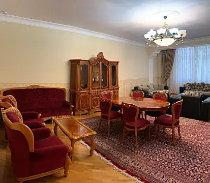 Kirayə verilir 4 otaqlı mənzil 200 m² — Bakı, Nizami 4 otaq 200.00 m²