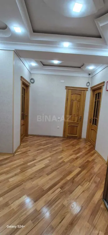 Kirayə verilir 3 otaqlı mənzil 135 m²