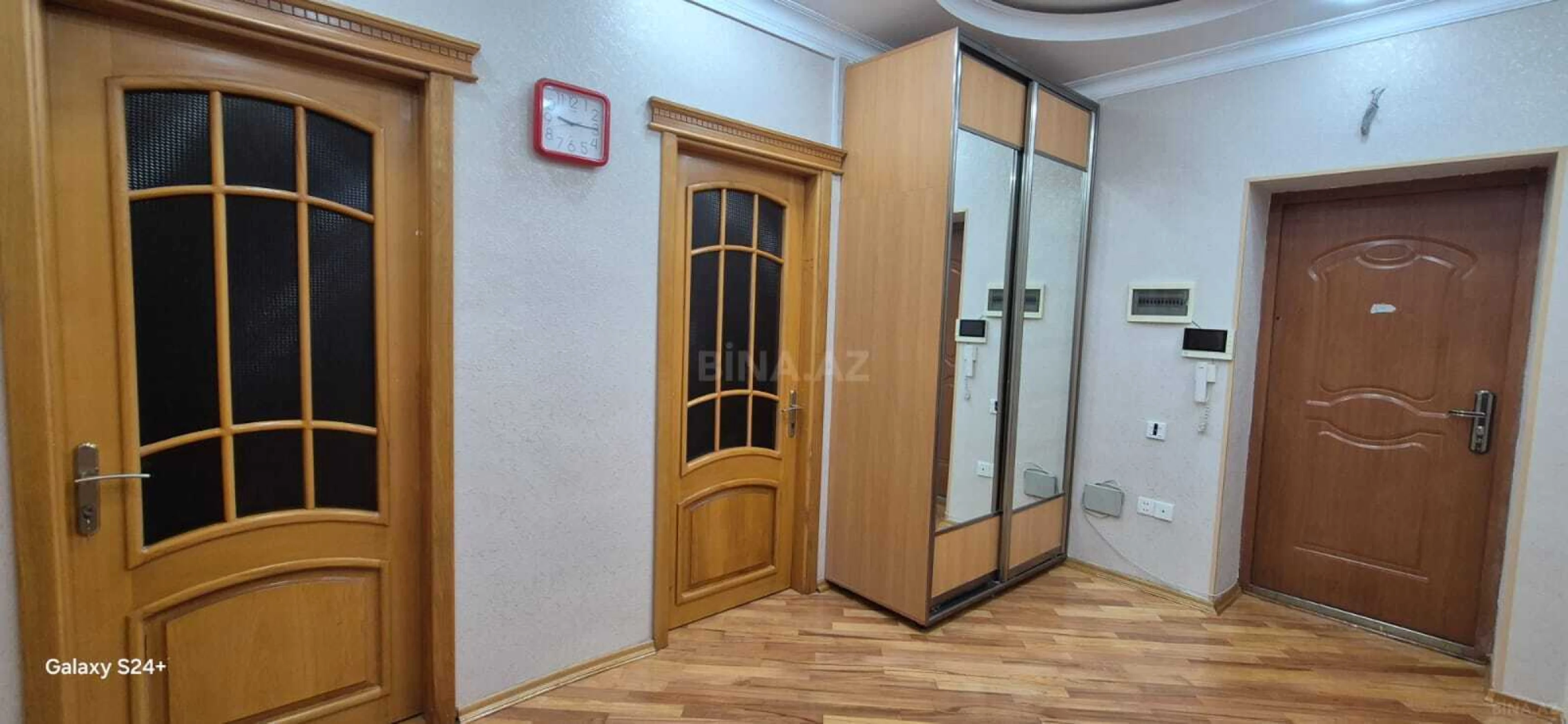 Kirayə verilir 3 otaqlı mənzil 135 m²