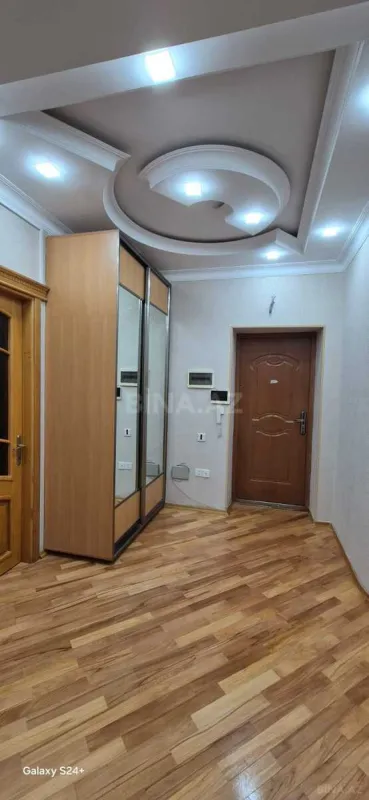 Kirayə verilir 3 otaqlı mənzil 135 m²