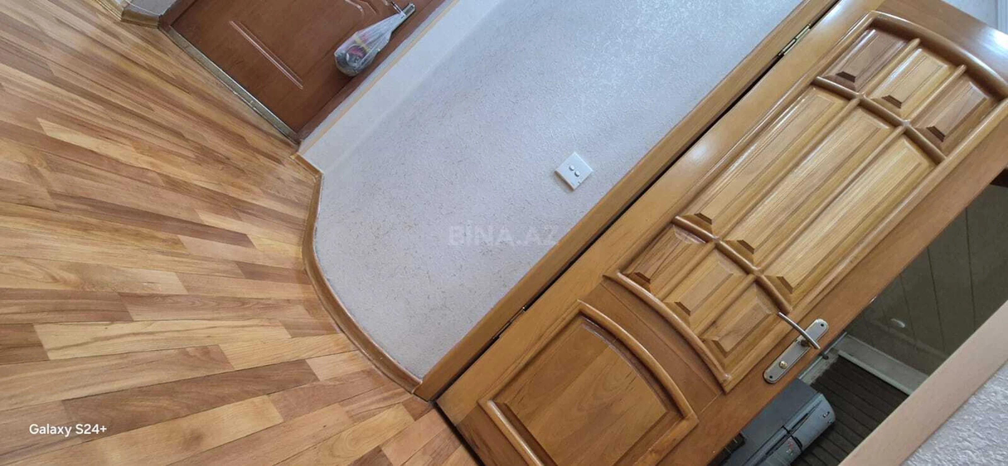 Kirayə verilir 3 otaqlı mənzil 135 m²