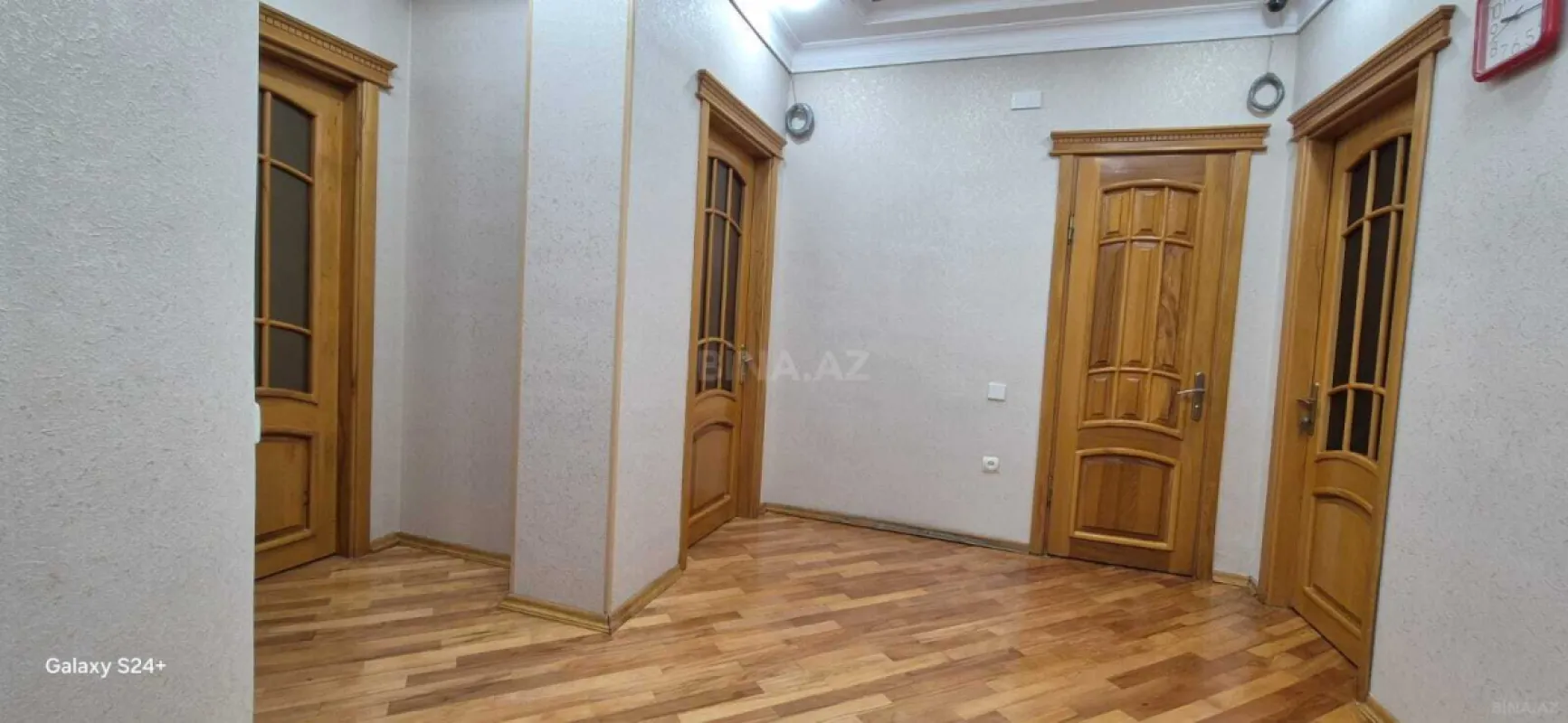 Kirayə verilir 3 otaqlı mənzil 135 m²