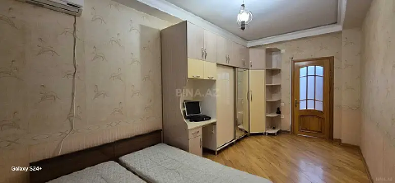 Kirayə verilir 3 otaqlı mənzil 135 m²