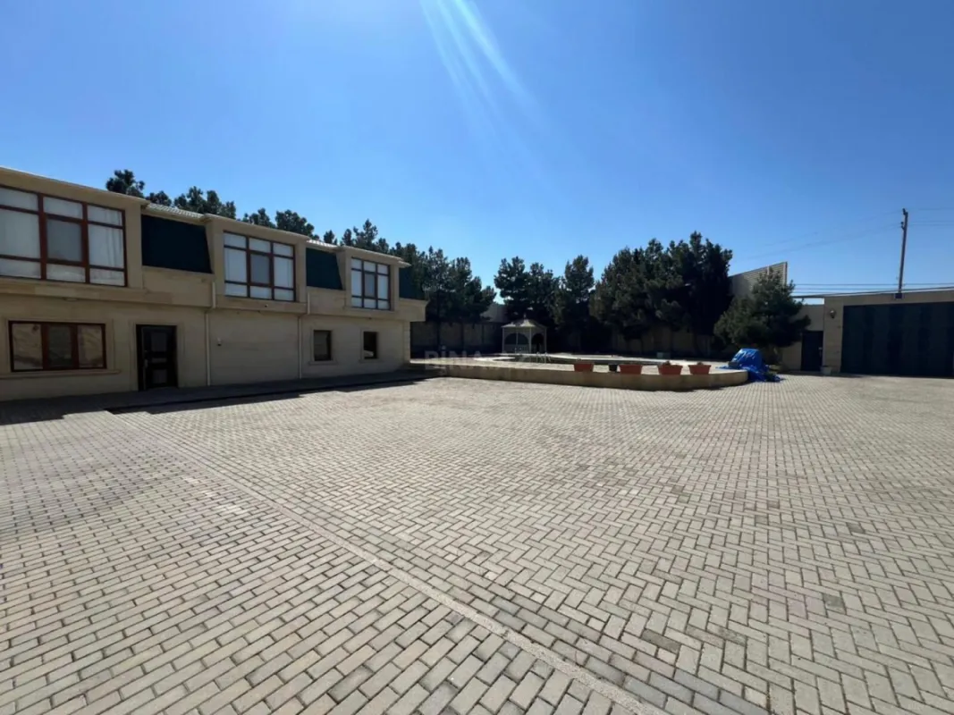 Satılır 10 otaqlı həyət evi 450 m²
