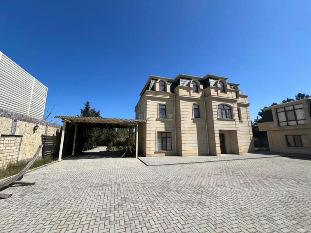 Satılır 10 otaqlı həyət evi 450 m²