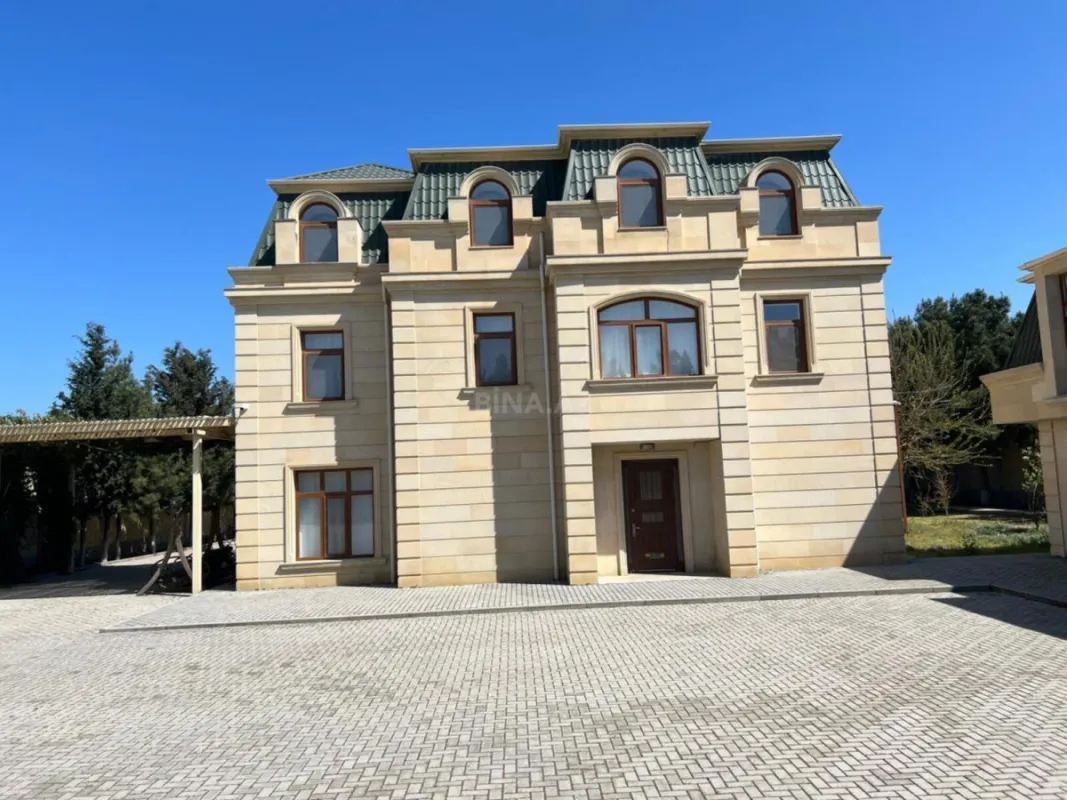 Satılır 10 otaqlı həyət evi 450 m²