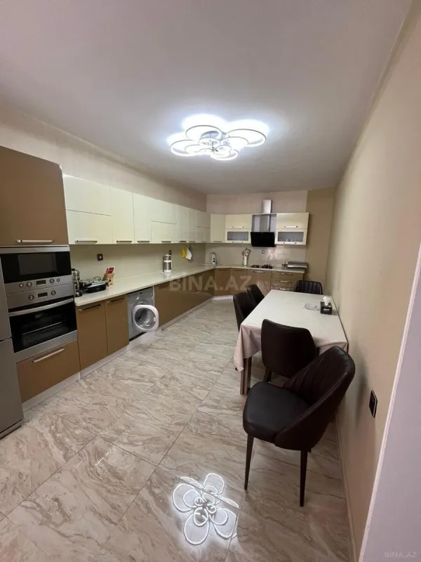Satılır 10 otaqlı həyət evi 450 m²
