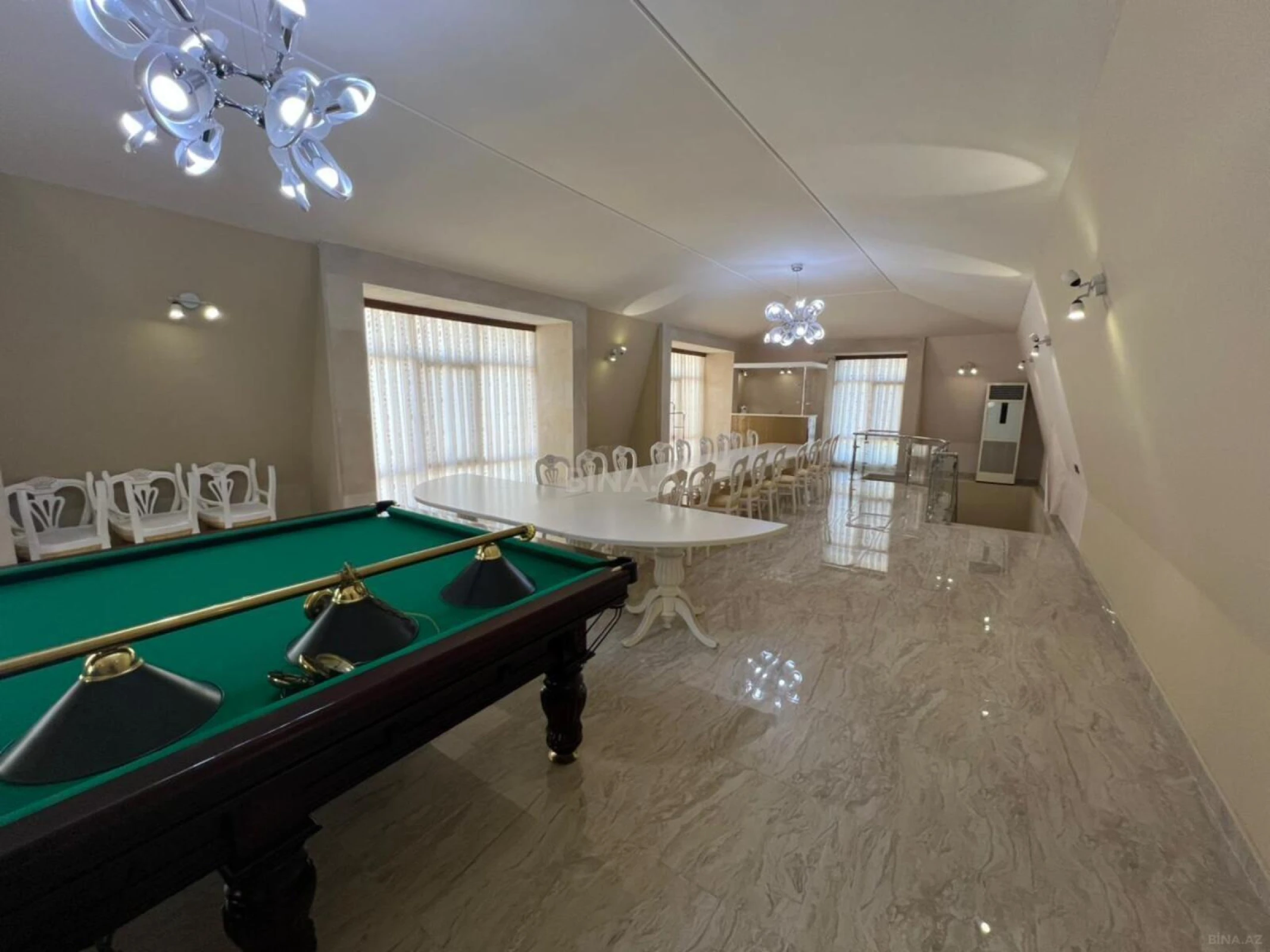 Satılır 10 otaqlı həyət evi 450 m²