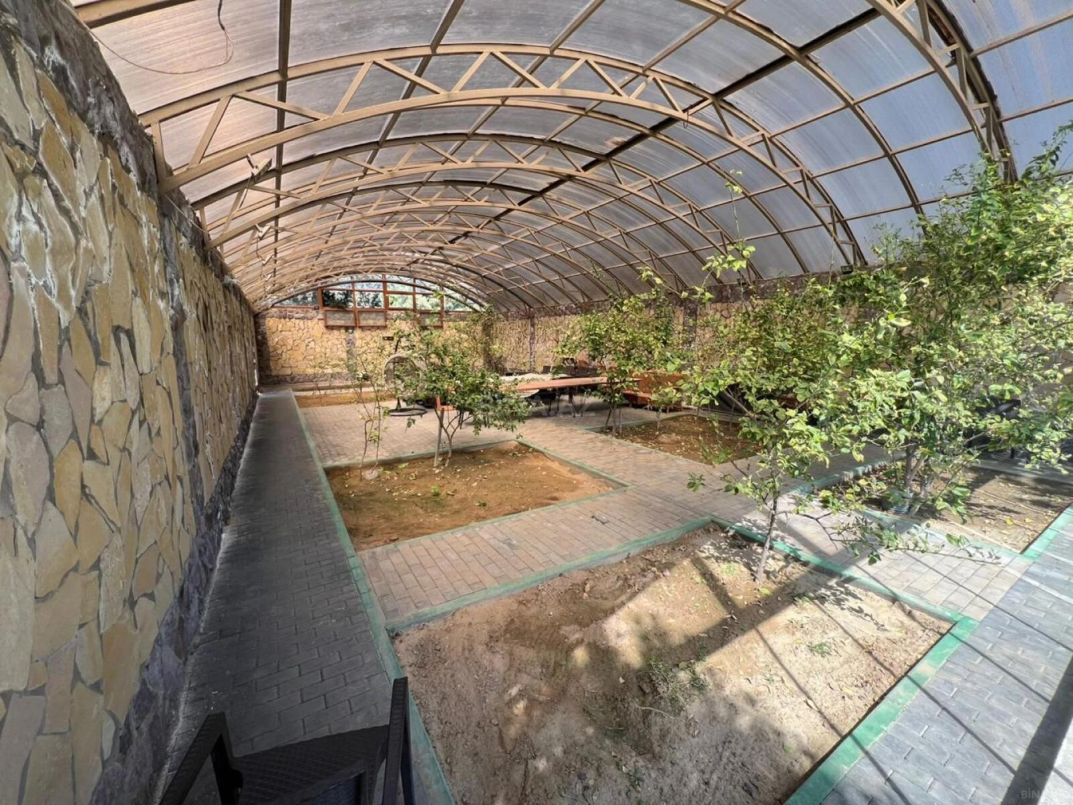 Satılır 10 otaqlı həyət evi 450 m²